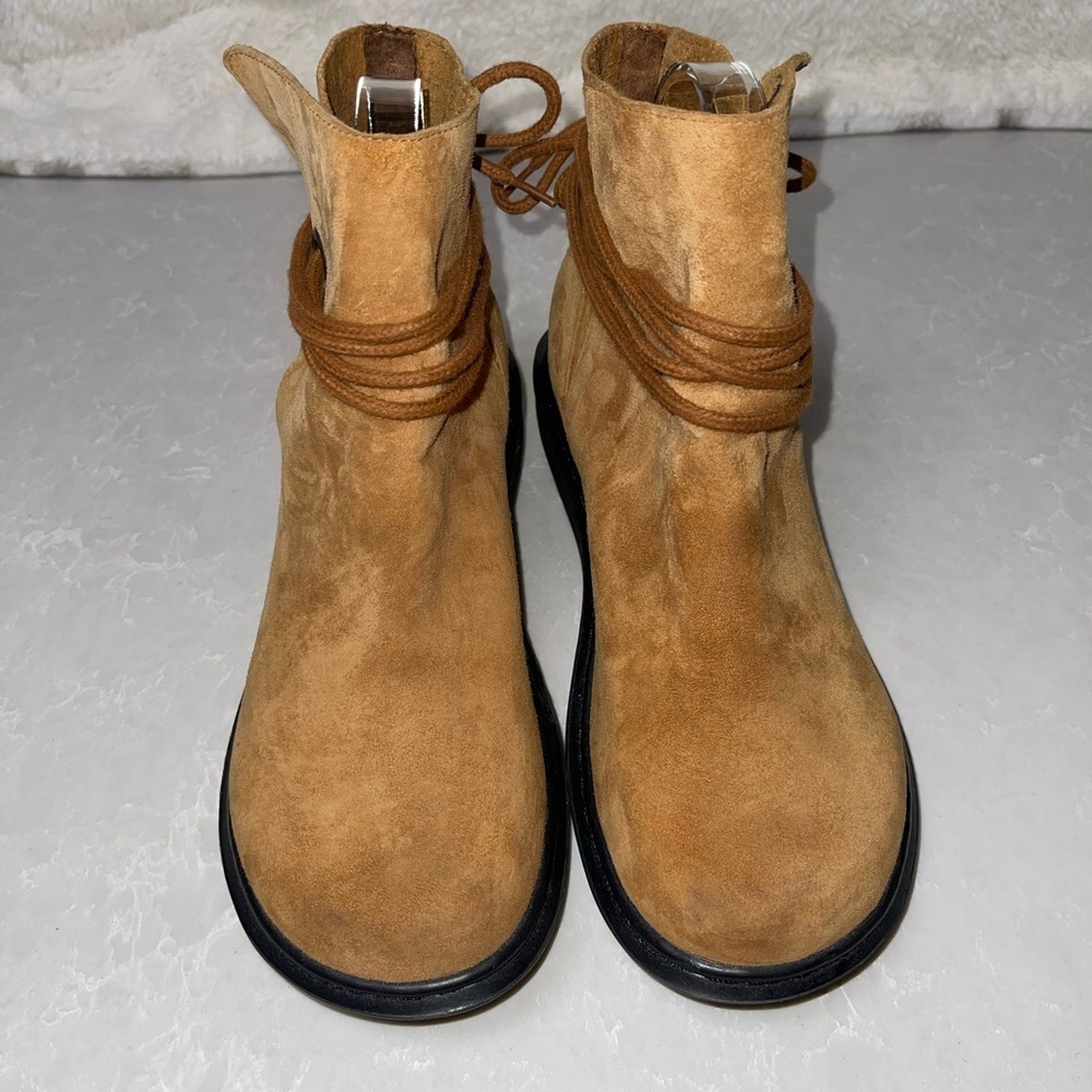 Dr. Martens Shelby High Tie Chukka Boot - Picture 5 of 9
